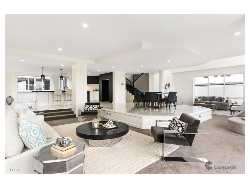 90 Amalfi Drive, Surfers Paradise QLD 4217