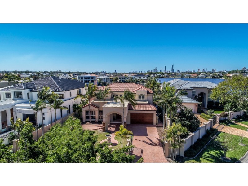 2 Trimaran Place, Clear Island Waters QLD 4226