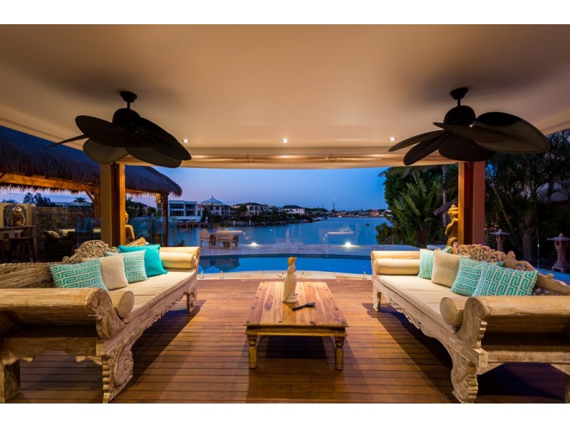 2 Trimaran Place, Clear Island Waters QLD 4226