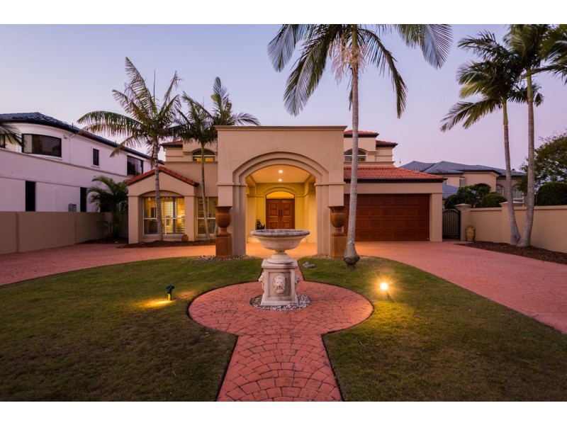 2 Trimaran Place, Clear Island Waters QLD 4226