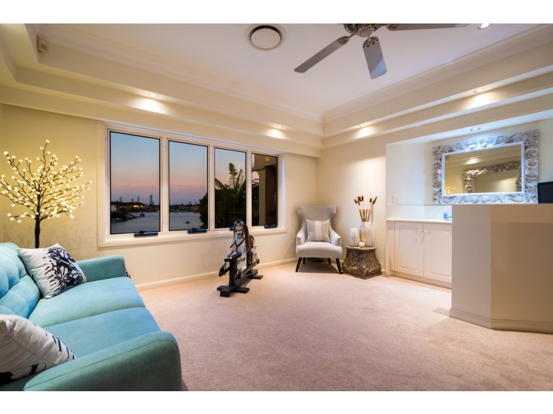 2 Trimaran Place, Clear Island Waters QLD 4226
