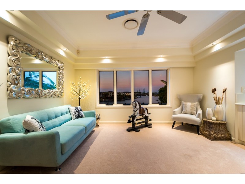 2 Trimaran Place, Clear Island Waters QLD 4226