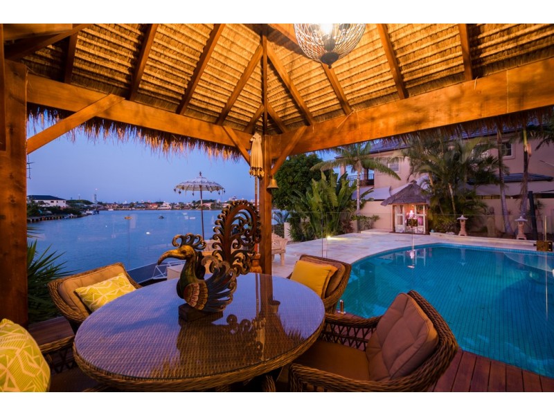 2 Trimaran Place, Clear Island Waters QLD 4226