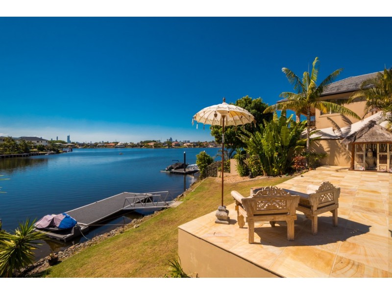 2 Trimaran Place, Clear Island Waters QLD 4226
