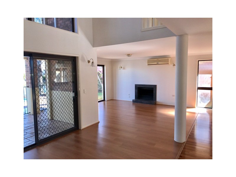 5 Antigua Way, Clear Island Waters QLD 4226