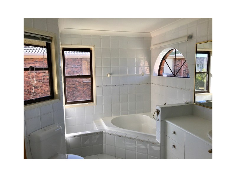 5 Antigua Way, Clear Island Waters QLD 4226