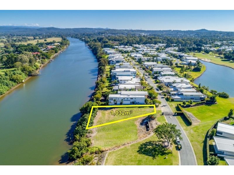 3026 The Boulevarde, Benowa QLD 4217