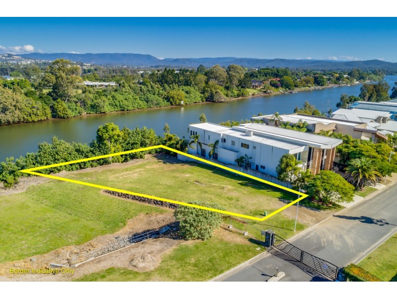 3026 The Boulevarde, Benowa QLD 4217