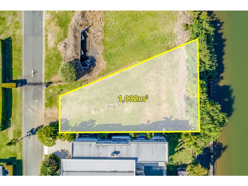 3026 The Boulevarde, Benowa QLD 4217