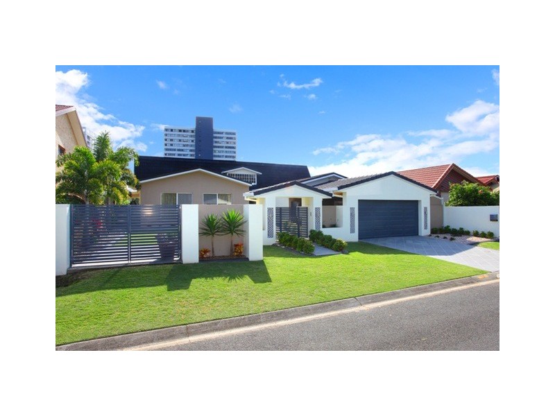 12 Sailaway Street, Mermaid Waters QLD 4218