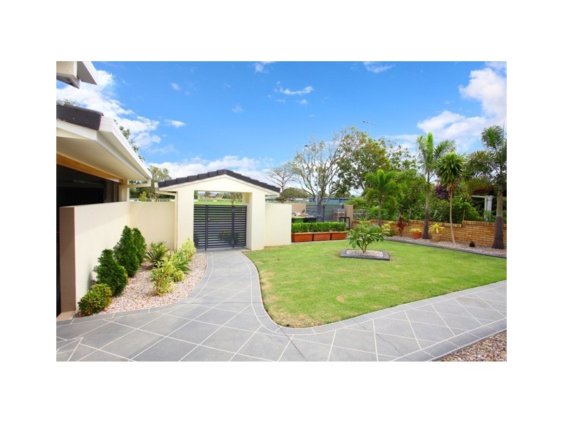 12 Sailaway Street, Mermaid Waters QLD 4218