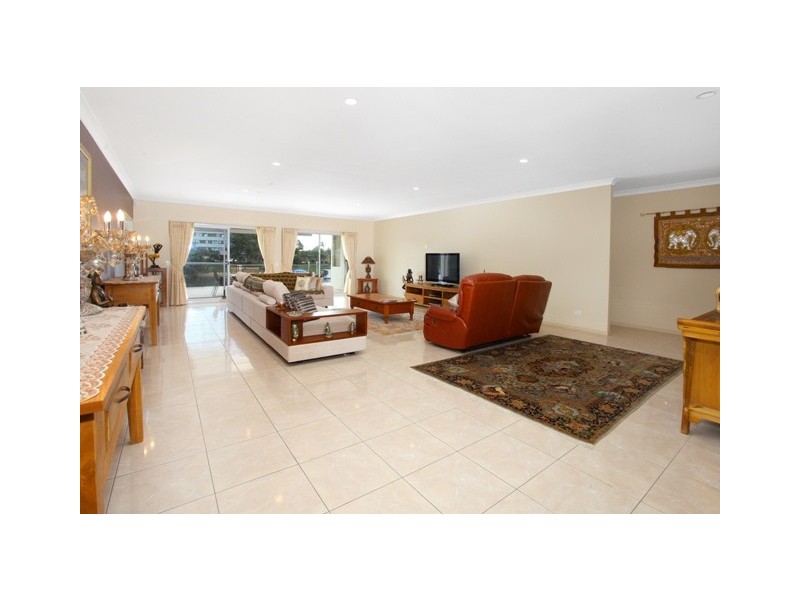 12 Sailaway Street, Mermaid Waters QLD 4218