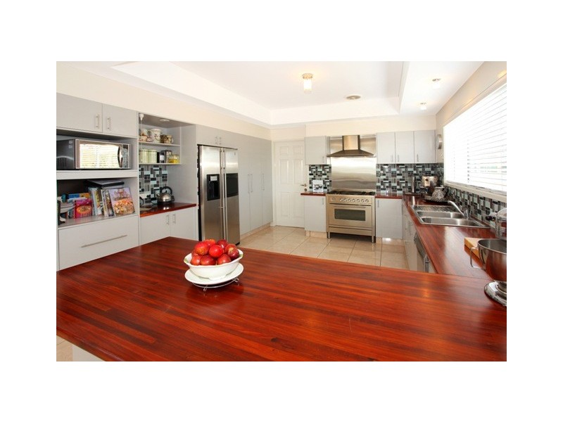 12 Sailaway Street, Mermaid Waters QLD 4218