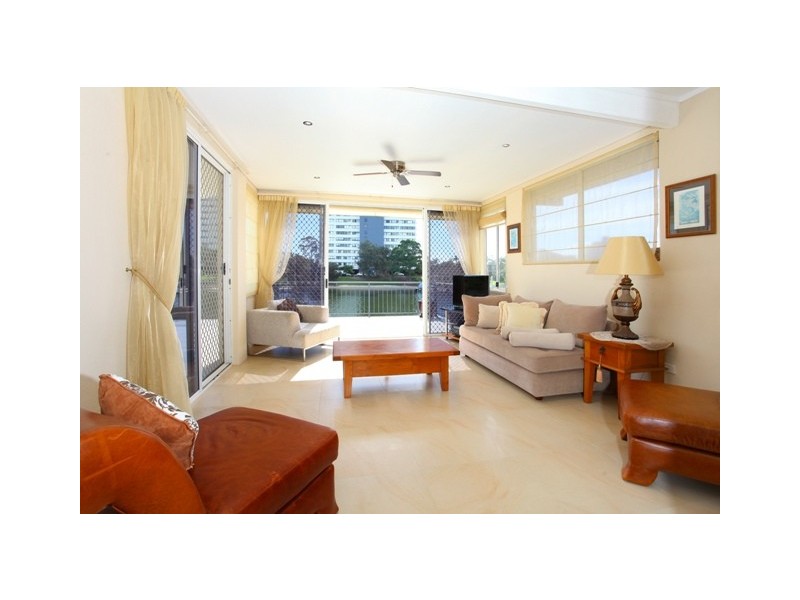 12 Sailaway Street, Mermaid Waters QLD 4218