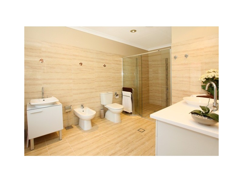 12 Sailaway Street, Mermaid Waters QLD 4218