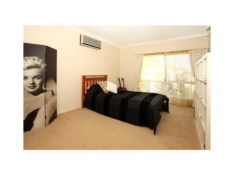 12 Sailaway Street, Mermaid Waters QLD 4218