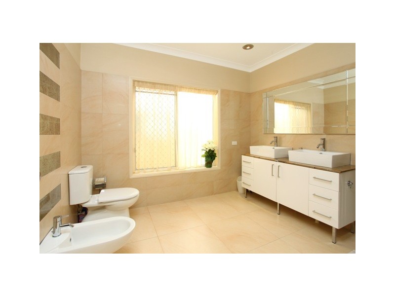 12 Sailaway Street, Mermaid Waters QLD 4218