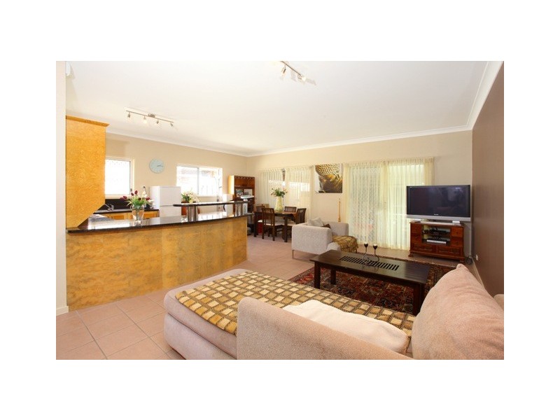 12 Sailaway Street, Mermaid Waters QLD 4218