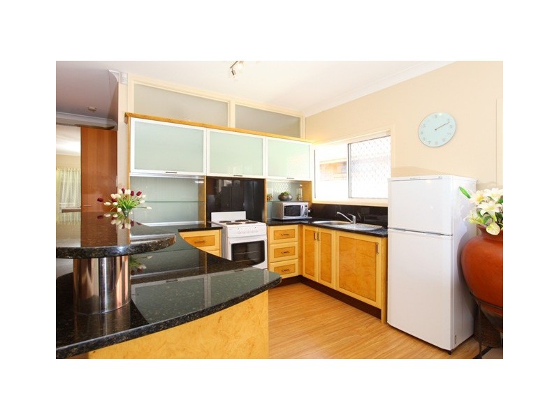 12 Sailaway Street, Mermaid Waters QLD 4218