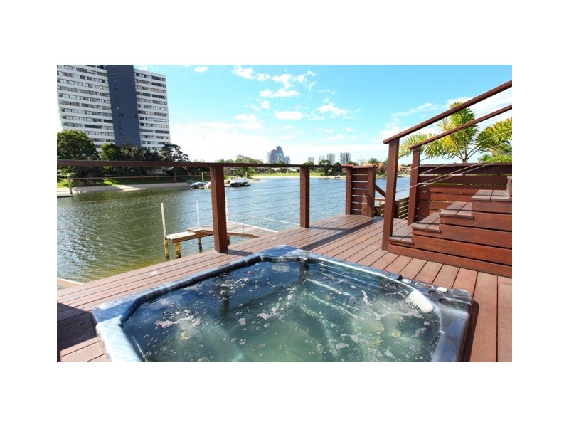 12 Sailaway Street, Mermaid Waters QLD 4218