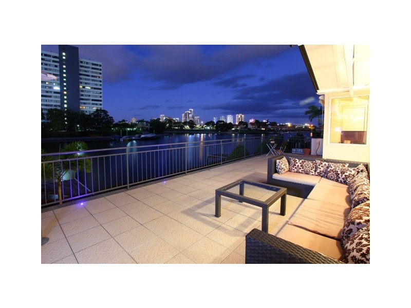 12 Sailaway Street, Mermaid Waters QLD 4218