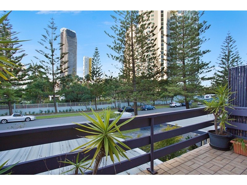 6 ‘Casino Waves’ 8 George Avenue, Broadbeach QLD 4218