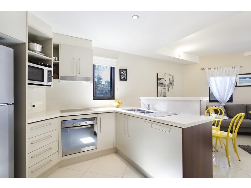 1/160 Surf Parade, Broadbeach QLD 4218