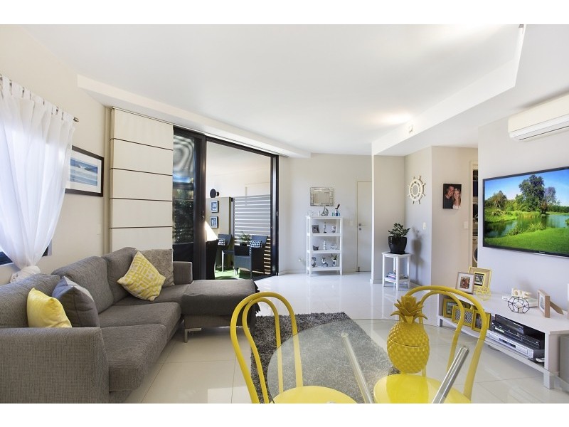 1/160 Surf Parade, Broadbeach QLD 4218