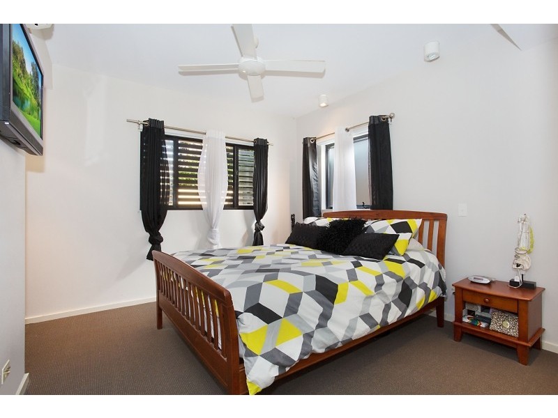 1/160 Surf Parade, Broadbeach QLD 4218