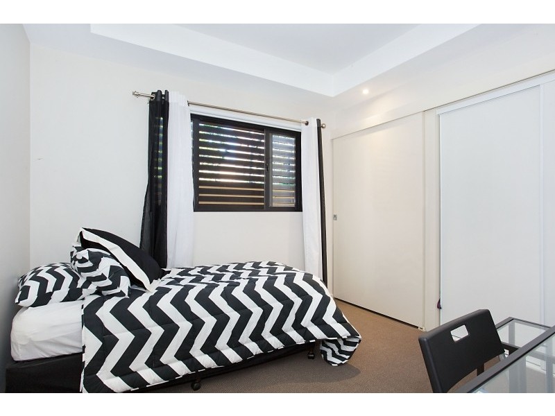 1/160 Surf Parade, Broadbeach QLD 4218