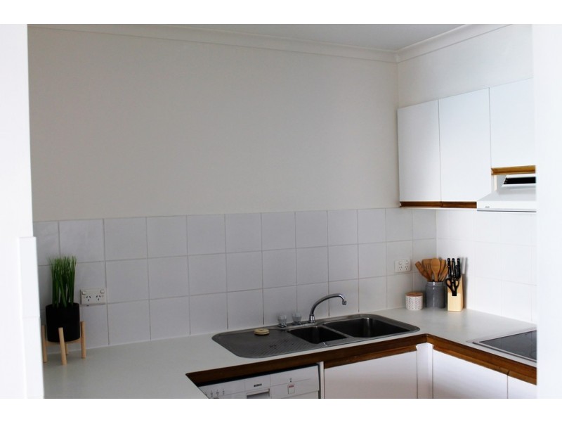 22/11 Breaker Street, Main Beach QLD 4217