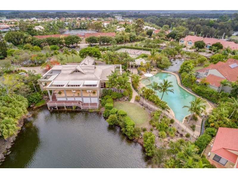 Villa 3 “Bradford West” Rhode Island 125 Santa Cruz Blvd, Clear Island Waters QLD 4226