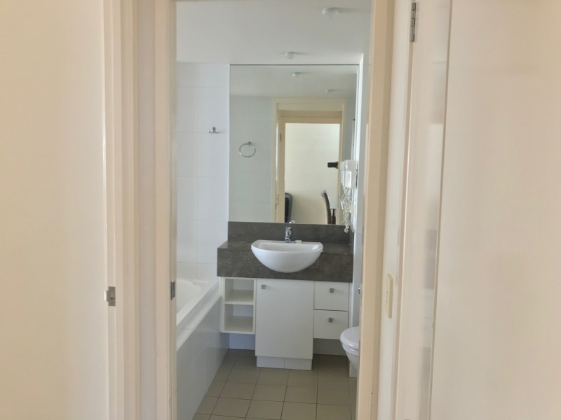302/2685 Gold Coast Hwy “Broadbeach On The Park”, Broadbeach QLD 4218