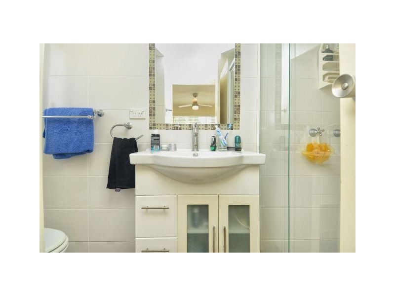 1/25 Federation Avenue, Broadbeach QLD 4218