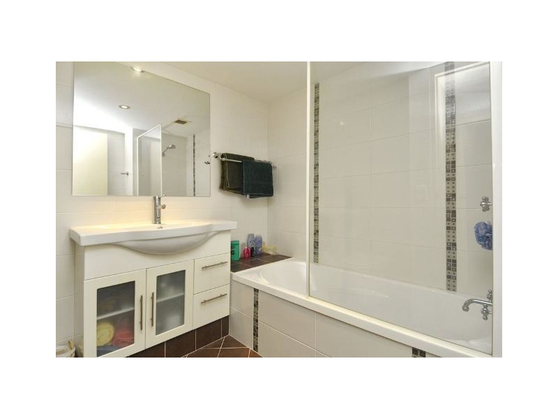 1/25 Federation Avenue, Broadbeach QLD 4218