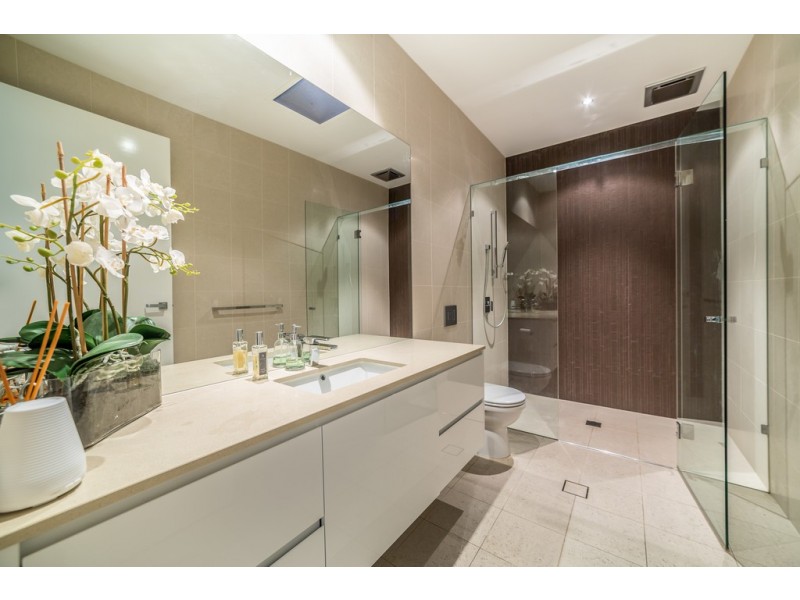 22 Waterview Crescent, Sorrento QLD 4217