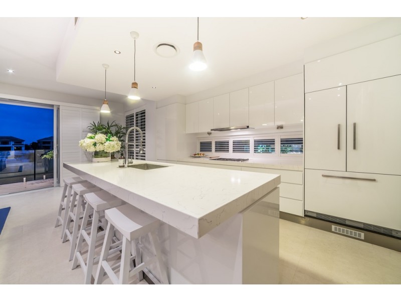 22 Waterview Crescent, Sorrento QLD 4217