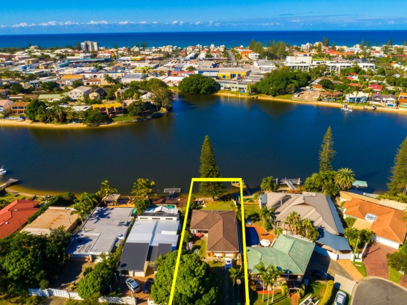 25 Vatakoula Parade, Mermaid Waters QLD 4218