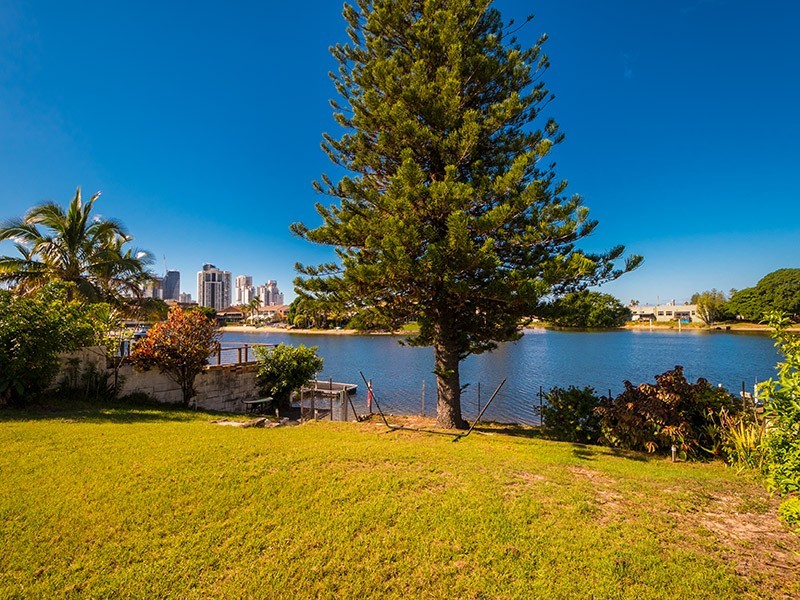 25 Vatakoula Parade, Mermaid Waters QLD 4218