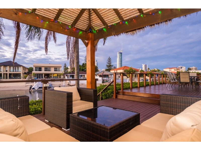 138 Amalfi Drive, Isle Of Capri QLD 4217