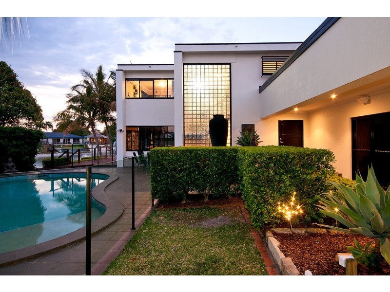 138 Amalfi Drive, Isle Of Capri QLD 4217