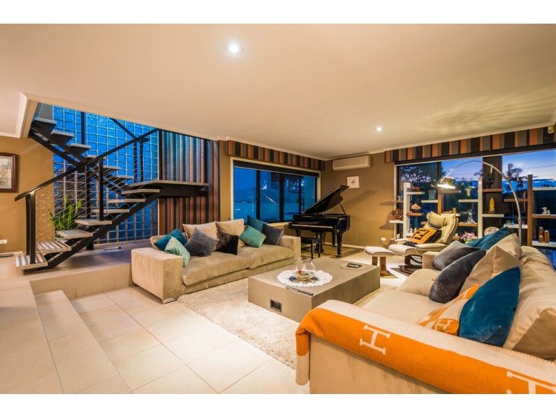 138 Amalfi Drive, Isle Of Capri QLD 4217