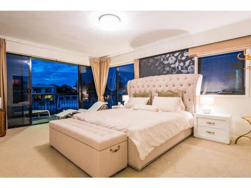 138 Amalfi Drive, Isle Of Capri QLD 4217