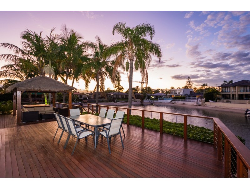 138 Amalfi Drive, Isle Of Capri QLD 4217