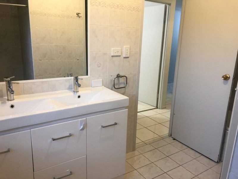 222 Mildura Drive, Helensvale QLD 4212