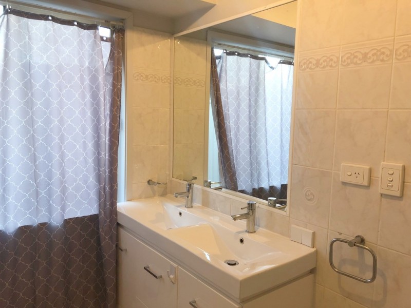 222 Mildura Drive, Helensvale QLD 4212