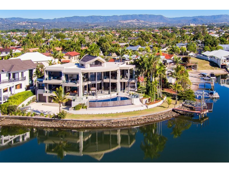 1 Rowes Court, Sorrento QLD 4217