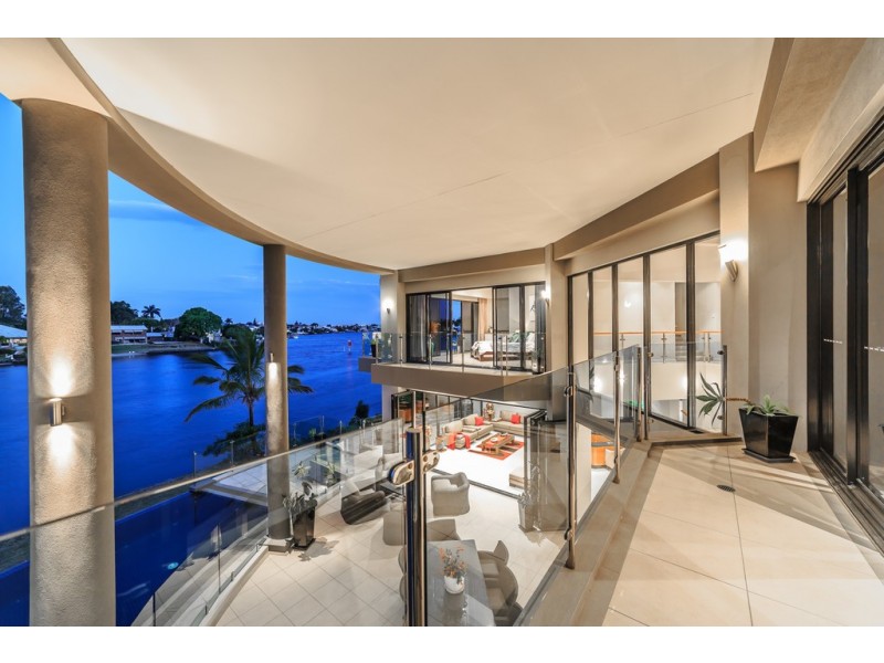 1 Rowes Court, Sorrento QLD 4217