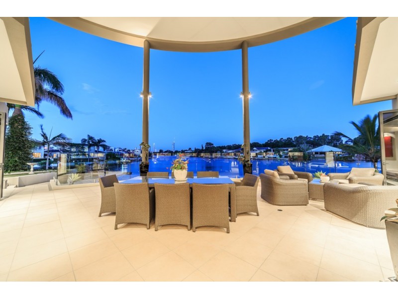 1 Rowes Court, Sorrento QLD 4217