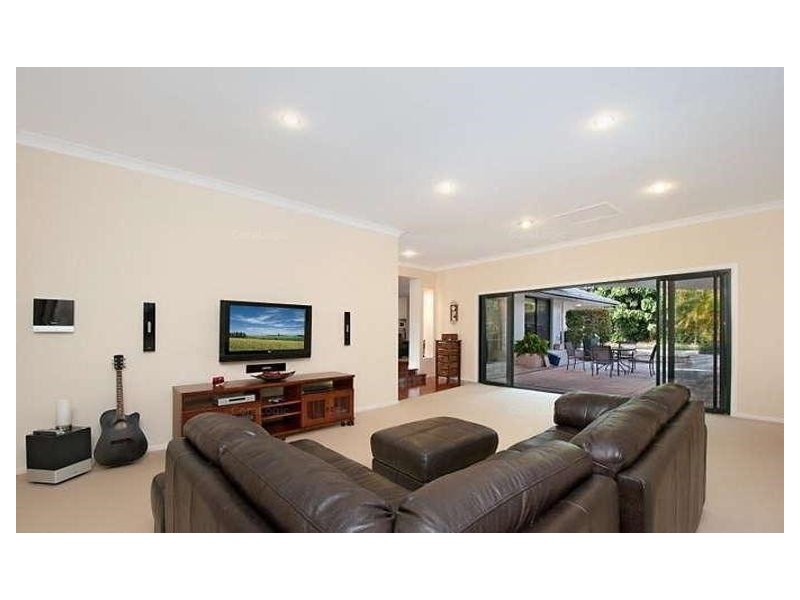 20 Lothian Avenue, Bundall QLD 4217
